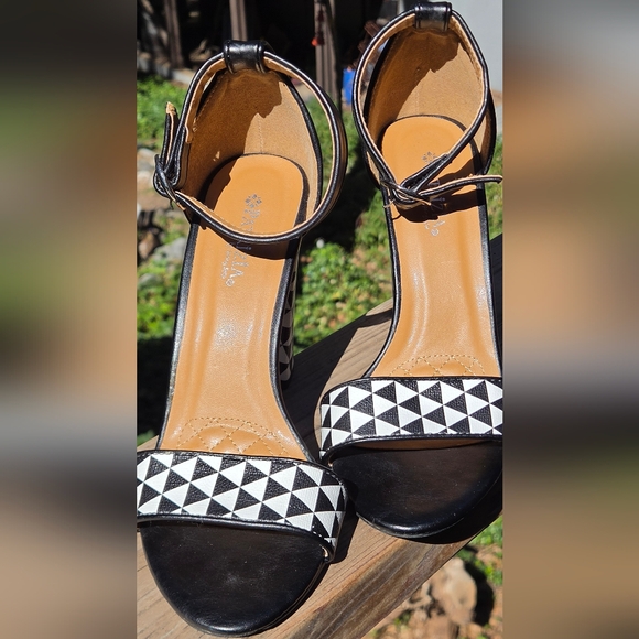 Patrizia Shoes - Patrizia By Spring Step Gorgeous B&W Block Heels Sz39/8.5